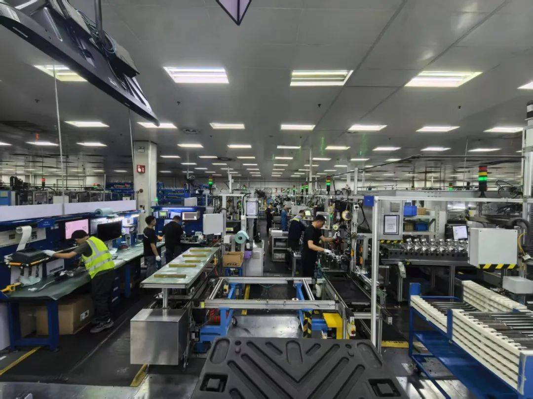 上海嘉定企業(yè)節(jié)日堅守忙生產，服務保障不打烊